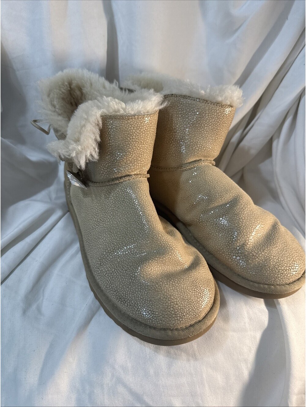 UGG Mini Bailey Button Bling Snow Boots Women's Size 8 Beige Sheepskin Fur Trim